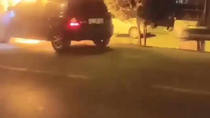Otomobil alev topuna döndü