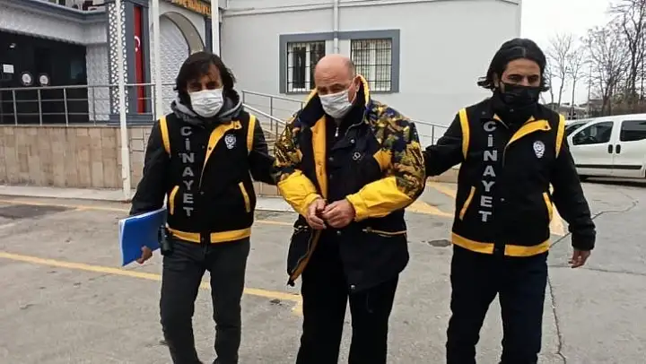 Otomobildeki cinayetin nedeni, boş şişe kavgası