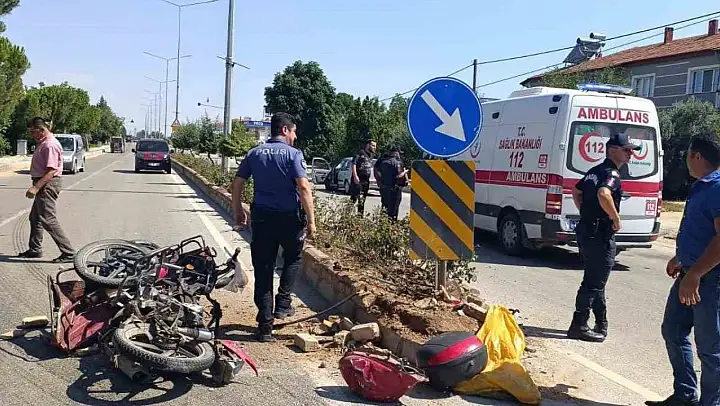 Otomobille çarpışan motosiklet sürücüsü ağır yaralandı