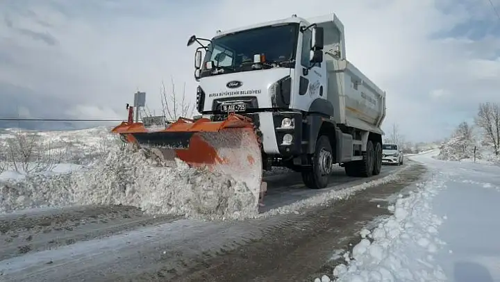 (Özel) Bir metreyi bulan karlı yolları aşıp şifa dağıttılar