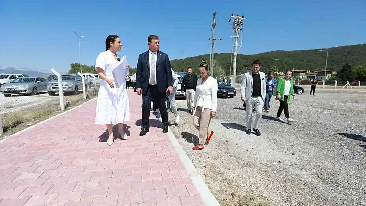 Pamucak'ta, eski moloz alanında başlatılan çevre düzenlemeleri sürüyor