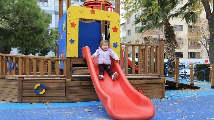 Pamukkale'de yenilenen parklar çocukların kullanımına hazır