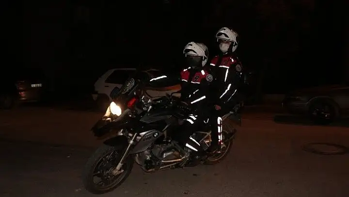Polis amcaları Ayaz'ın doğum gününü kutladı