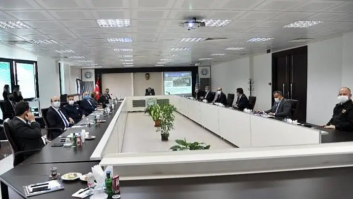 Prof. Dr. İlter Kuş, Üniversitedeki gelişmeler hakkında il protokolünü bilgilendirdi