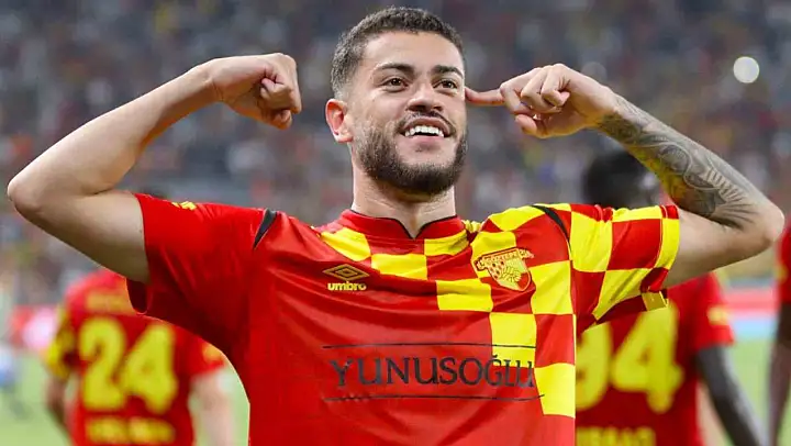 Romulo'nun kafasını Feyenoord karıştırdı