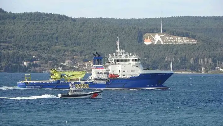 Rus askeri lojistik gemisi Çanakkale Boğazı'ndan geçti