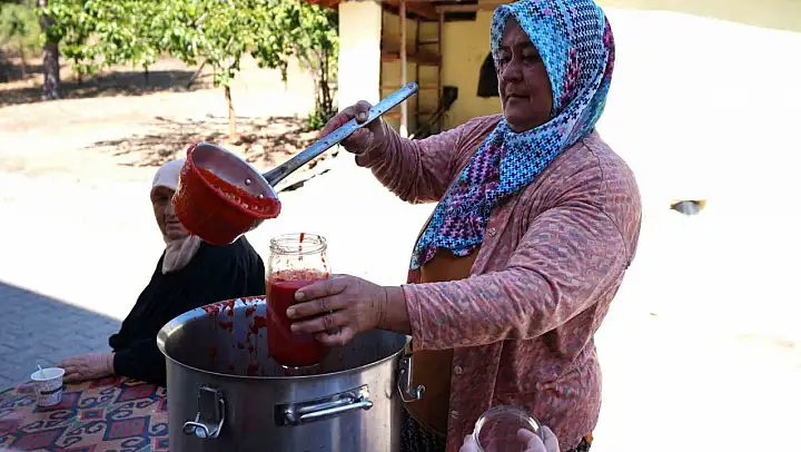 Salça makinesi domates üreticisinin yüzünü güldürdü