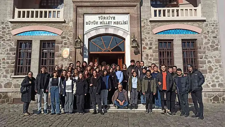 Salihlili gençler Ankara'da Anıtkabir ve tarihi yerleri gezdi