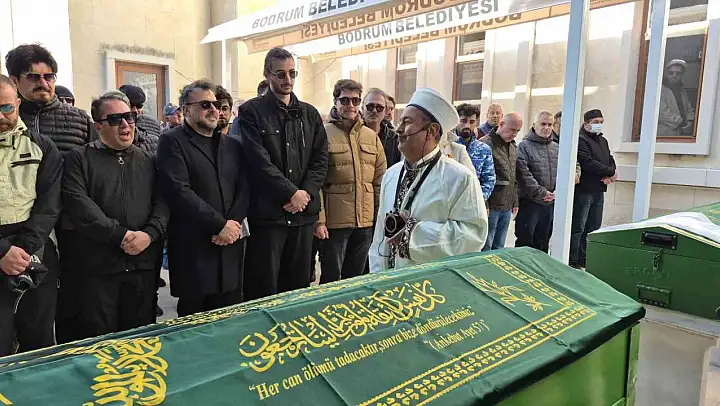 Sanatçı Tanyeli Bodrum'da son yolculuğuna uğurlandı