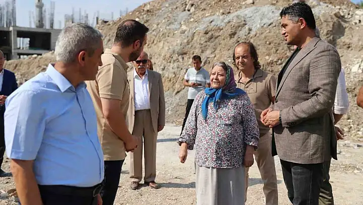 Şehidin ailesinden okul inşaatına ziyaret