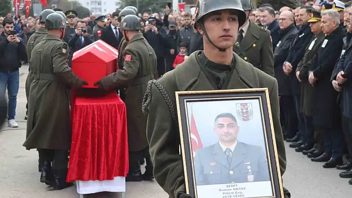 Şehit uzman çavuş İzmir'de son yolculuğuna uğurlandı