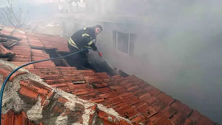 Seydikemer'de ev yangını