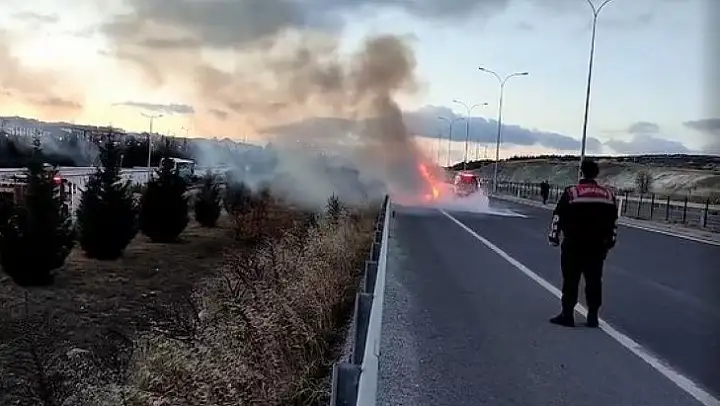 Seyir halindeyken alev alev yandı