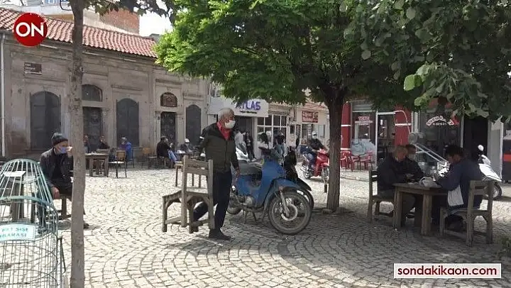 Sındırgı'da aylar sonra kepenk açan esnaf memnun