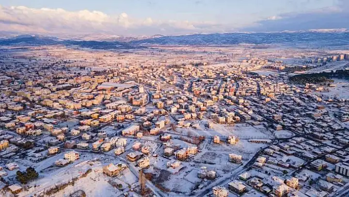 Sındırgı'da beyaz örtü havadan görüntülendi