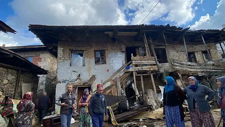 Sındırgı'da ev yangını