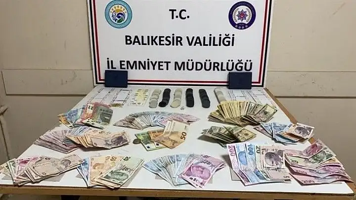 Sındırgı'da kumar oynayan 21 kişiye 100 bin lira para cezası