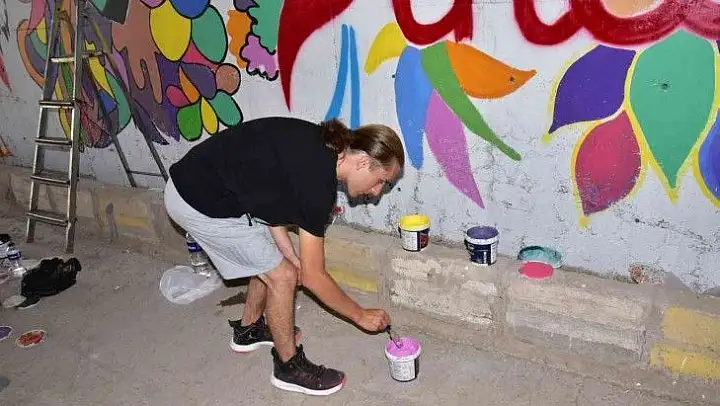 Sındırgı sokakları grafiti sanatı ile renkleniyor