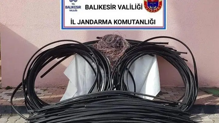 Sındırgı ve Erdek'de kablo ve su borusu hırsızlığı yapan 3 kişi yakalandı