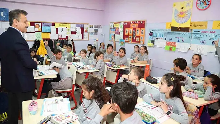 Sınıf başkanı sözünü tuttu, Başkan Kırgöz'le arkadaşlarını buluşturdu
