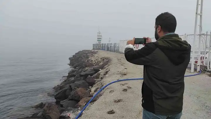 Sis nedeniyle Çanakkale Boğazı gemi trafiğine kapandı