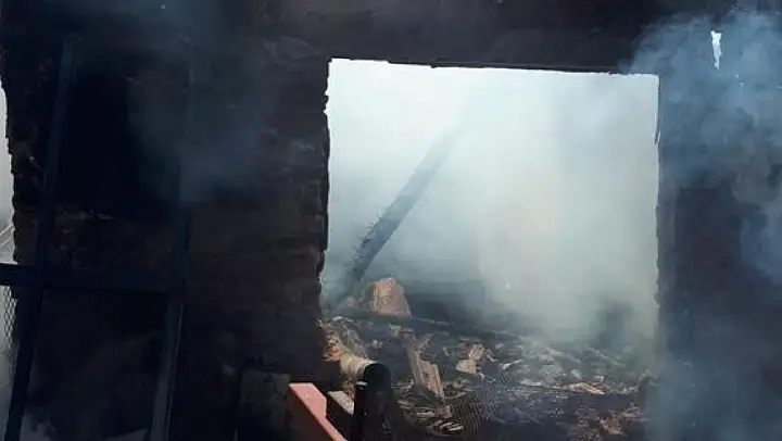 Söke'deki yangında ev kullanılamaz hale geldi