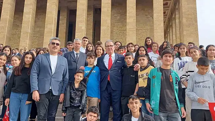 Söke Ticaret Borsası öğrencileri Anıtkabir'e götürdü