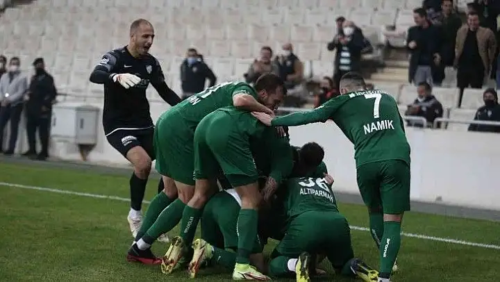 Spor Toto 1. Lig: Bursaspor: 2 - Ankara Keçiörengücü: 0 (İlk yarı sonucu)