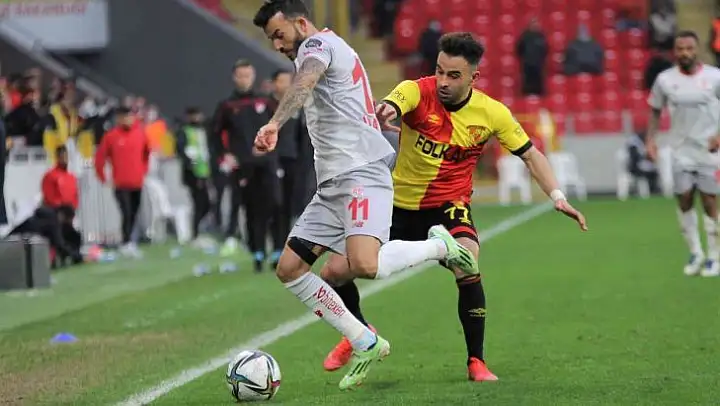 Spor Toto Süper Lig: Göztepe: 4 - Antalyaspor: 0 (Maç sonucu)