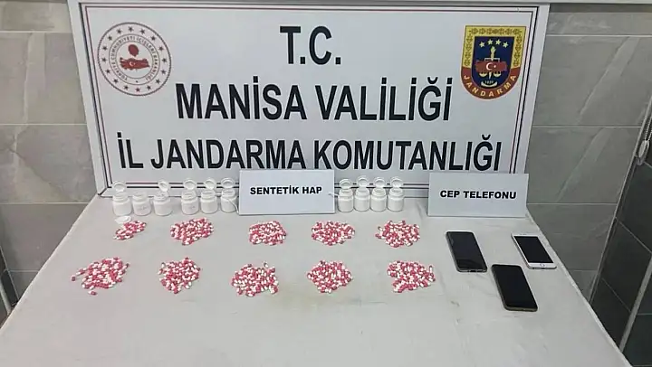 Şüphe üzerine durdurulan araçtan 525 adet uyuşturucu hap çıktı