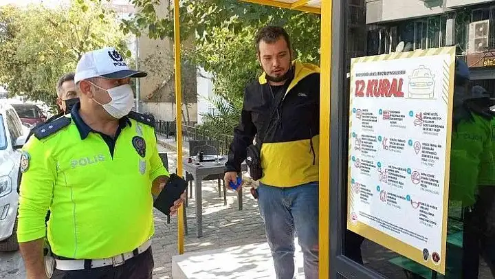 Taksi şoförüne '12 Kural' afişleri asıldı