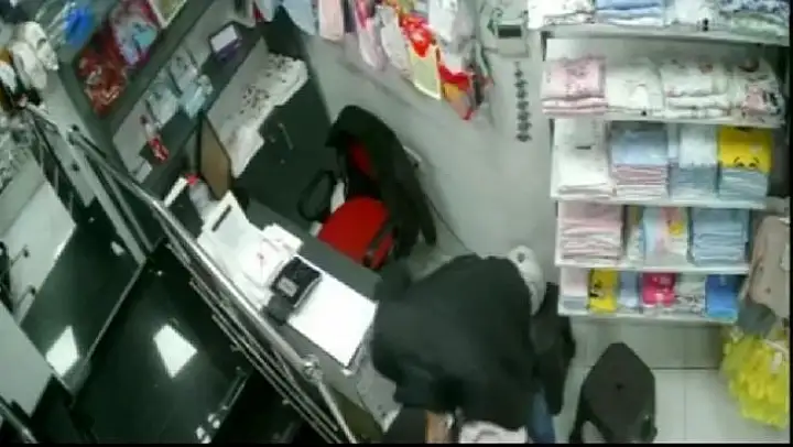 Tekerlekli sandalyeli 'cep telefonu' hırsızları tutuklandı
