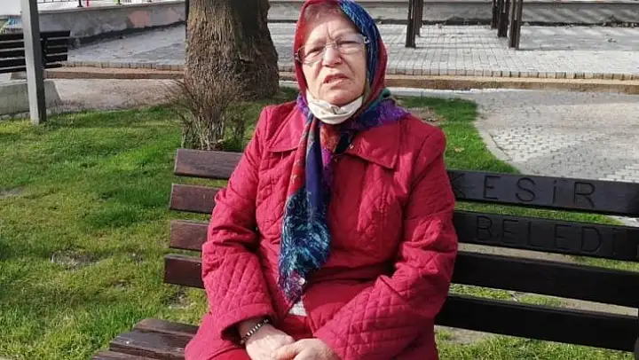 Telefon dolandırıcıları kendilerine inandırmak için bayrağın üzerine yemin etti