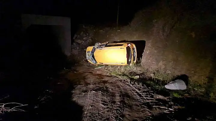 Tire'de taksi uçuruma yuvarlandı: 3 yaralı