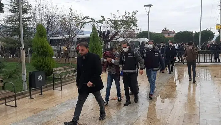 Tırpan operasyonunda İzmir'de 11 tutuklama