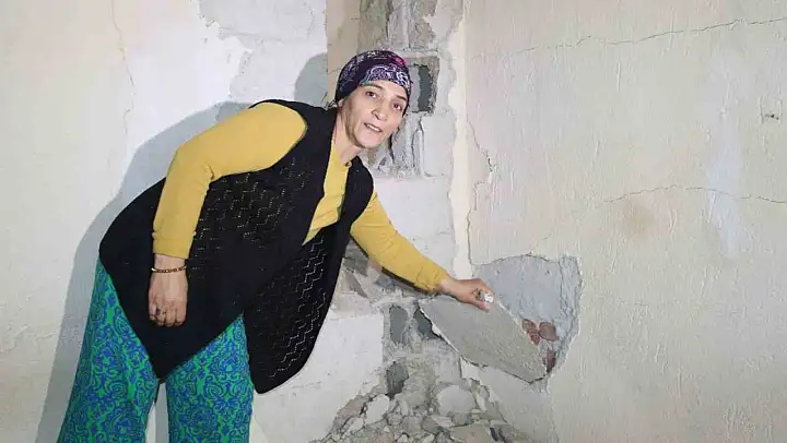 Tünel inşaatı devam eden mahallede, evlerde oluşan derin çatlaklar vatandaşı tedirgin ediyor