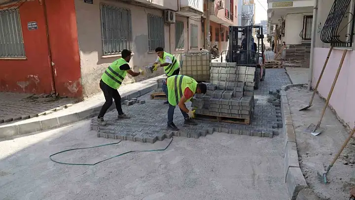 Turgutlu Belediyesi Fen İşleri Müdürlüğü Ekipleri eş zamanlı çalışmalarını sürdürüyor