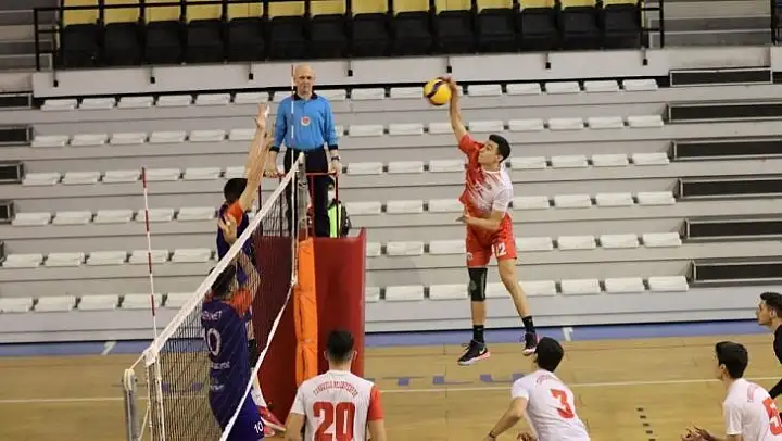 Turgutlu Belediyespor erkek voleybol takımı rakibine geçit vermedi