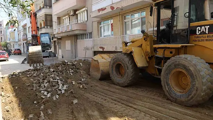 Turgutlu'da 12 sokakta yol çalışması yapılıyor