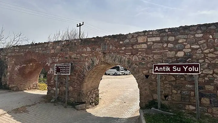 Turistler, Osmanlı Dönemi'ne ait mezar taşı buldu