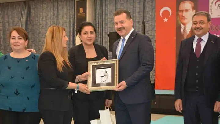 Türkiye'deki kadın muhtarlar Ayvalık'ta buluştu