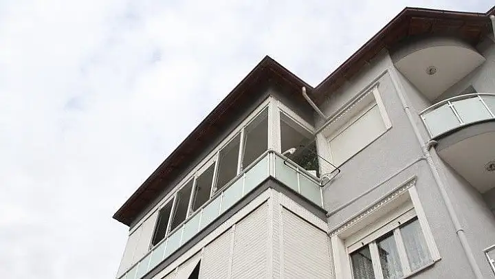 Üçüncü kattaki evin mutfağında çıkan yangın büyümeden söndürüldü
