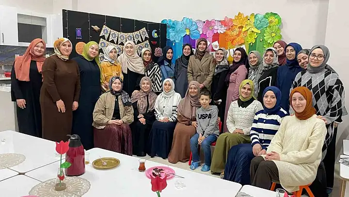 Üniversiteli gençler, Kütahya Dr. Osman Konur 4-6 Yaş Kur'an Kursu'nda iftarda buluştu