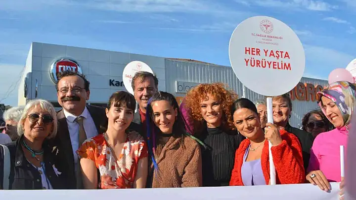 Ünlü oyunculardan meme kanseri için farkındalık etkinliği