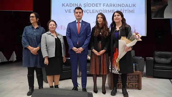 Urla'da 'Kadına Yönelik Şiddete Karşı' farkındalık ve bilinçlendirme eğitimi yapıldı