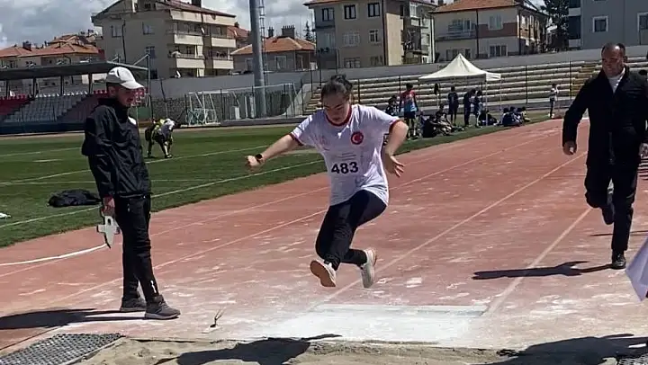 Uzun atlamada gümüş madalya Denizli'ye geldi