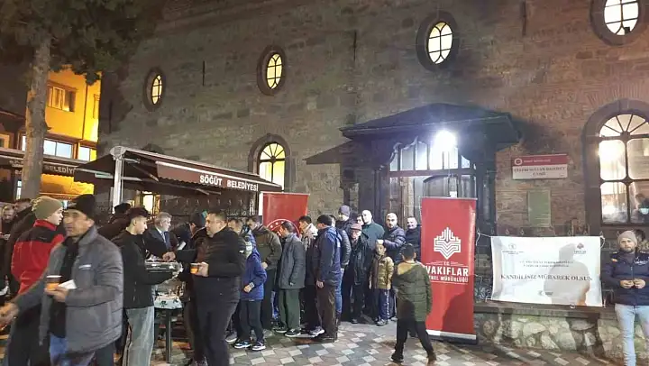 Vakıflar Bursa Bölge Müdürlüğü'nden salep ve kandil simidi ikramı