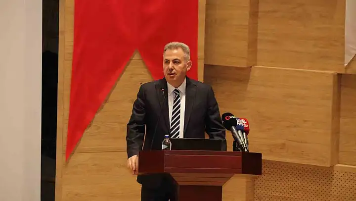 Vali Elban: 'İzmir'i Santorini kaynaklı deprem etkisiyle bir tehlike beklemiyor'