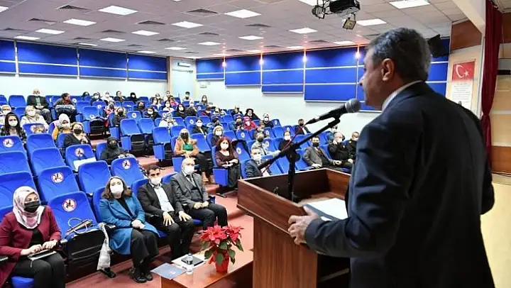 Vali Hasan Şıldak 'En İyi Narkotik Polisi Anne'lerle bir araya geldi