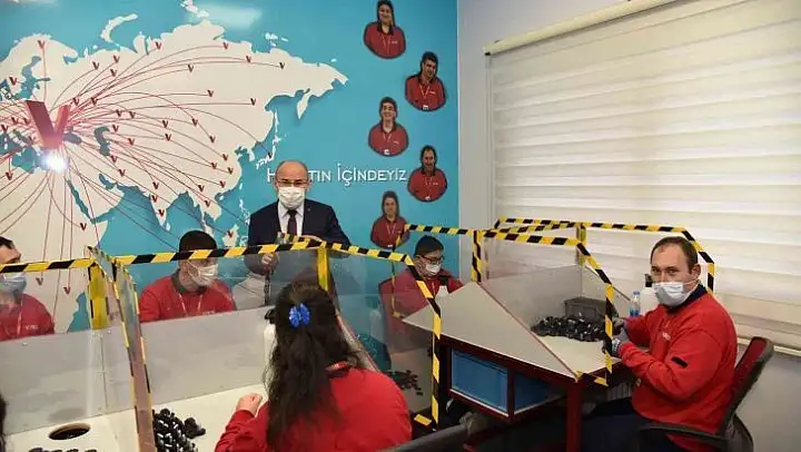 Vali Karadeniz engellileri iş yerinde ziyaret etti